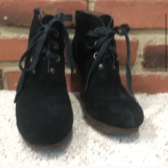 Lucky Brand Ankle Bootie Sz 6.5 Black Suede Ankle Boot Wedge Heel Booties - Picture 2 of 6